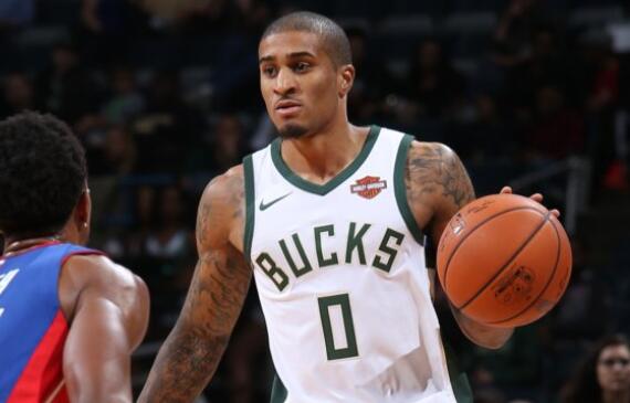 他在接受采 他在接受采